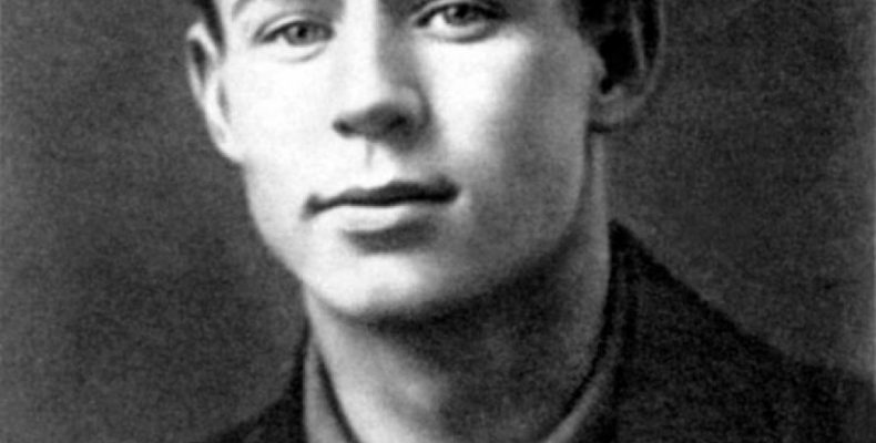 Сергей Есенин — биография в трех интерпретациях